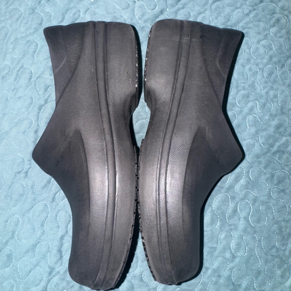 Crocs, size 7 - Picture 4 of 6